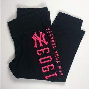 NY Yankees Cropped Leggings Size Small